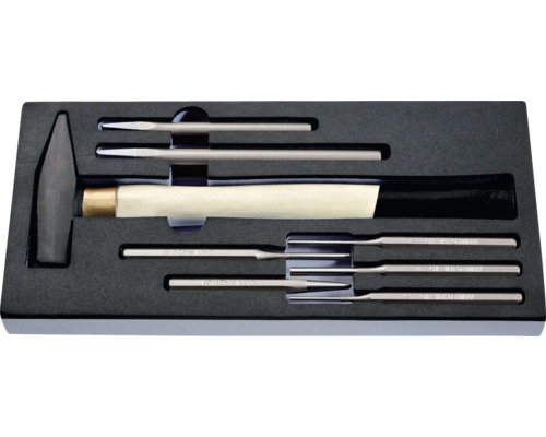 Jeu de marteaux et d''outils de frappe dans une boîte à outils