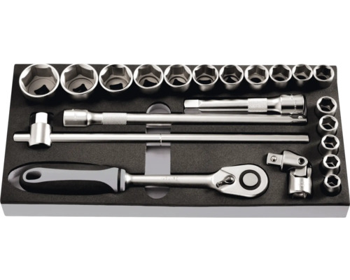 Jeu de clés à douille dans une boîte à outils