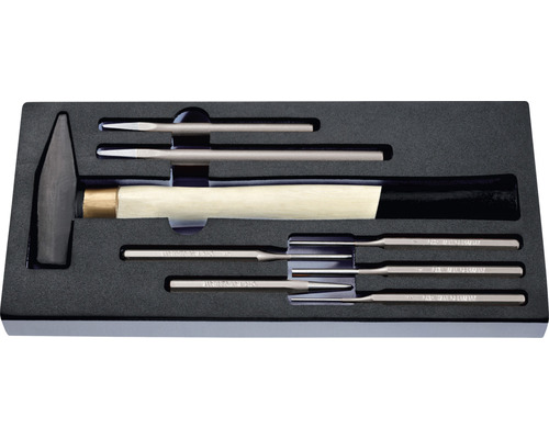 Jeu de marteau et de burins dans une boîte de rangement