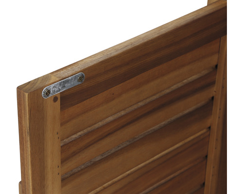 Vue détaillée d''un banc de jardin en bois avec ferrures métalliques