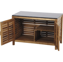 Gartenschrank aus Holz mit geöffneten Türen und Ablagefläche