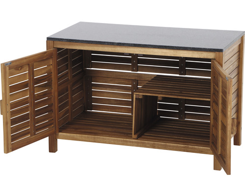 Gartenschrank aus Holz mit geöffneten Türen und Ablagefläche