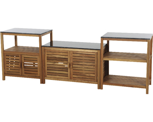 Gartenküchenzeile aus Holz mit Schränken und Ablageflächen