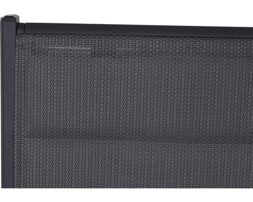 Detail einer Sichtschutzwand aus textilem Gewebe