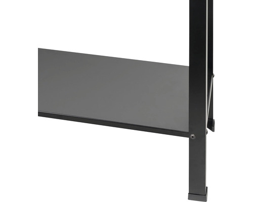 Gros plan sur une étagère métallique noire avec tablette