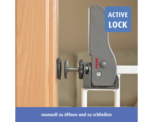 Detailansicht eines manuell zu öffnenden und schließenden Türschutzgitters mit Active Lock von Reer.