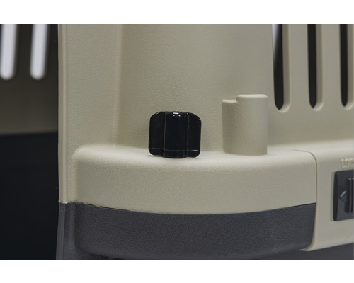 Vue détaillée d''une caisse de transport pour animaux de compagnie avec mécanisme de fermeture