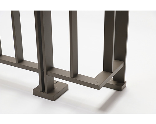 Detailansicht eines Gartenzauns aus Metall