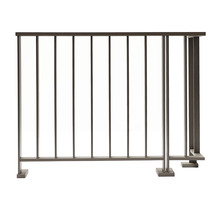 Metallzaun mit vertikalen Stäben