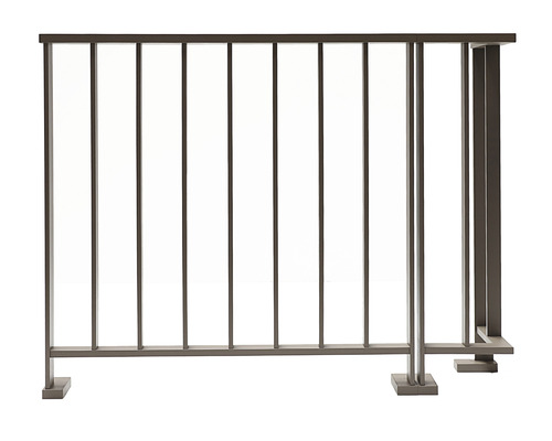 Metallzaun mit vertikalen Stäben