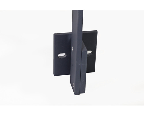 Metallwinkelverbinder mit Schraubenlöchern