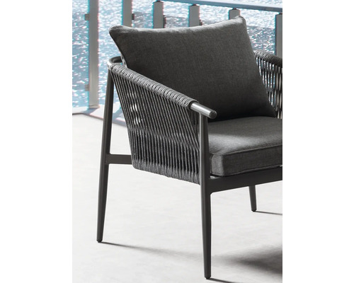 Fauteuil de jardin avec coussin et dossier tressé