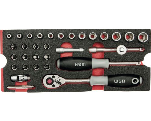 Jeu de douilles avec embouts, douilles et cliquets dans une boîte à outils