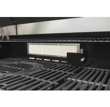 Vue intérieure d''un barbecue à gaz avec grille et brûleur infrarouge
