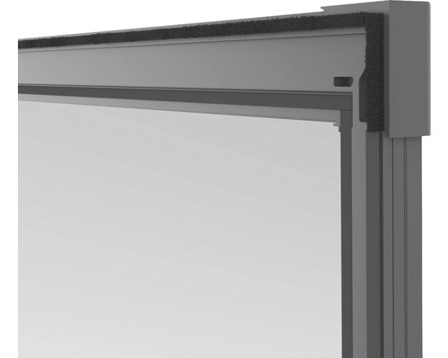 Detailansicht eines Aluminiumfensterrahmens mit Dichtung