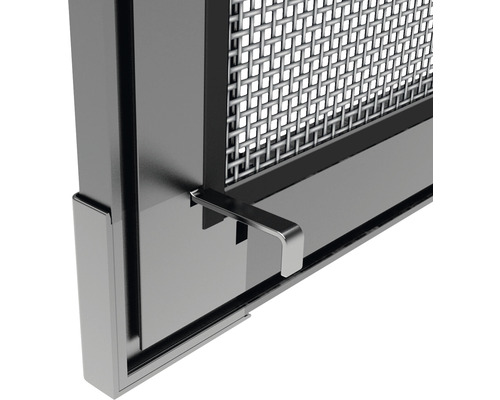 Vue détaillée d''un poêle à bois avec porte à grille et poignée