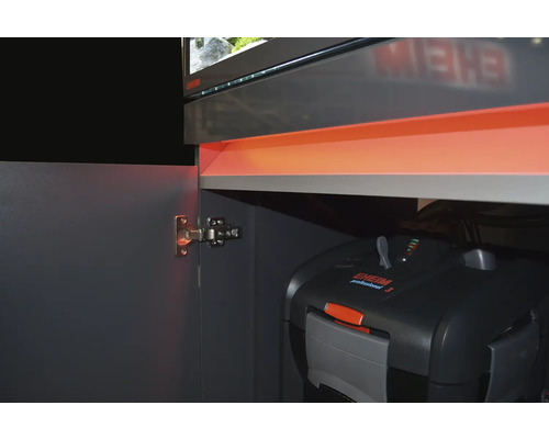 Aquariumunterschrank mit Aussenfilter im Inneren