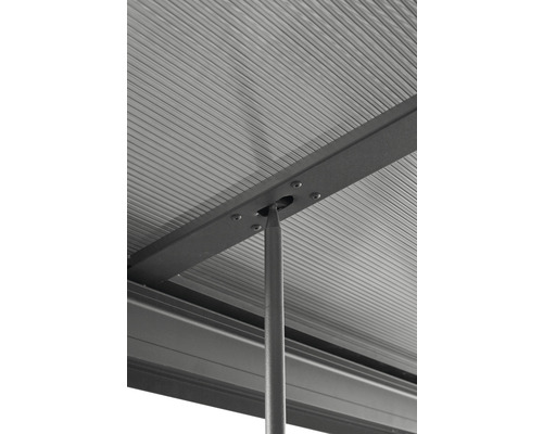 Detailansicht eines Terrassendachs mit Polycarbonatplatten
