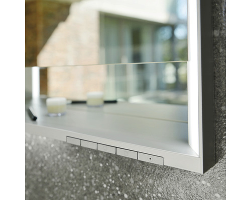 Detailansicht eines Spiegelschrankes mit Beleuchtung und Bedienelementen