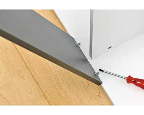 Assemblage d''une armoire avec un tournevis