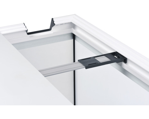 Detailansicht eines Aquarium-Abdeckrahmens mit Halterung