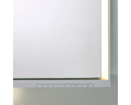 Vue détaillée d''une hotte aspirante blanche avec panneau de commande