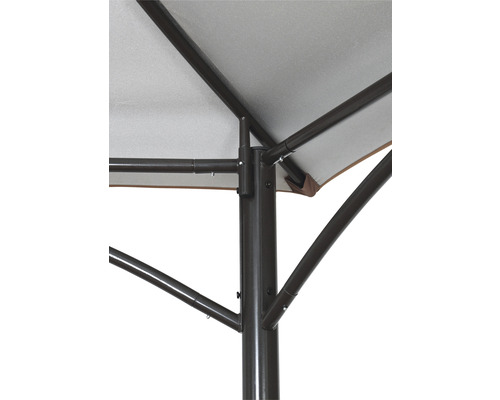 Detailansicht eines Pavillons mit Metallrahmen und Stoffdach
