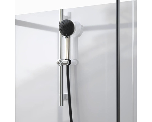 Barre de douche avec douchette à main et flexible de douche dans l''espace douche