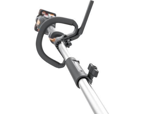 Detailaufnahme eines Rasentrimmers mit Griff und verstellbarem Teleskopstiel.