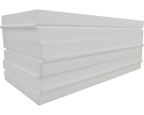 Pile de panneaux isolants blancs