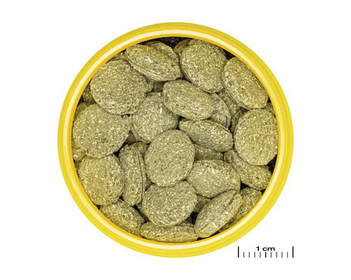 Kaninchenfutter-Pellets in einer gelben Schüssel