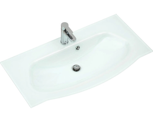 Waschbecken aus Glas mit Armatur