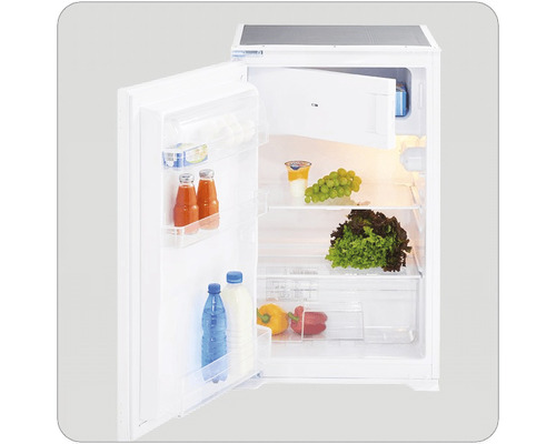 Geöffneter Kühlschrank mit Lebensmitteln