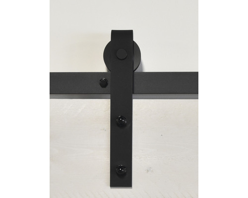 Gros plan d''une ferrure de porte coulissante noire sur une porte
