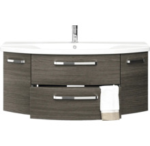 Waschtisch mit Waschbecken, Armatur und Handtuch