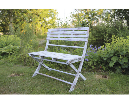 Holzgartenbank mit Rückenlehne im Aussenbereich