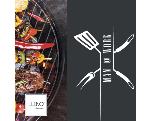 Barbecue avec viande, brochettes de légumes et logo Lileno Home