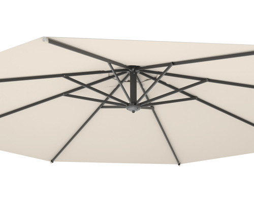 Vue de dessous d''un parasol carré avec armature
