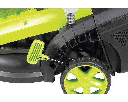 Gros plan d''une tondeuse à gazon avec réglage de la hauteur