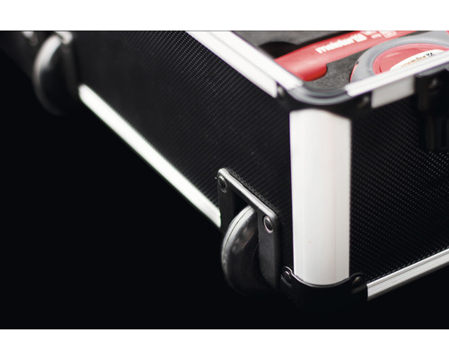 Detailansicht eines Werkzeugkoffers mit Rollen.