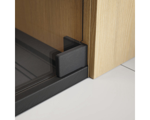 Detailansicht eines Badezimmerschranks mit Schublade