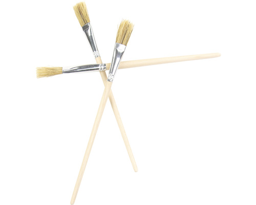 Trois pinceaux à vernis avec manche en bois