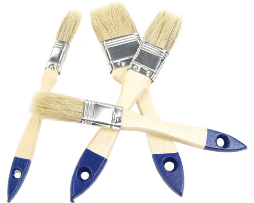 Plusieurs pinceaux avec manche en bois et poils