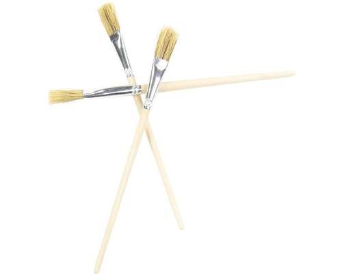 Trois pinceaux avec manche en bois et poils