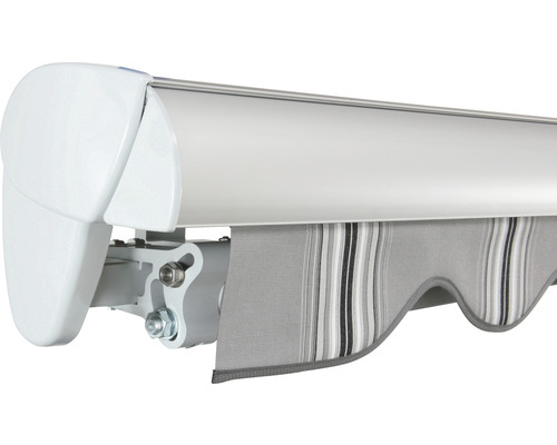 Detailansicht einer Markise mit gestreiftem Volant