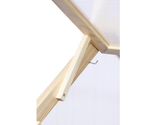 Detailansicht eines Frühbeetkastens mit Holzrahmen und Kunststoffplatten