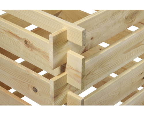 Vue détaillée d''une étagère en bois de pin