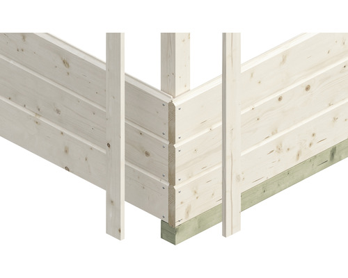 Vue détaillée d''une construction de mur en bois avec des assemblages d''angle et des supports en bois.