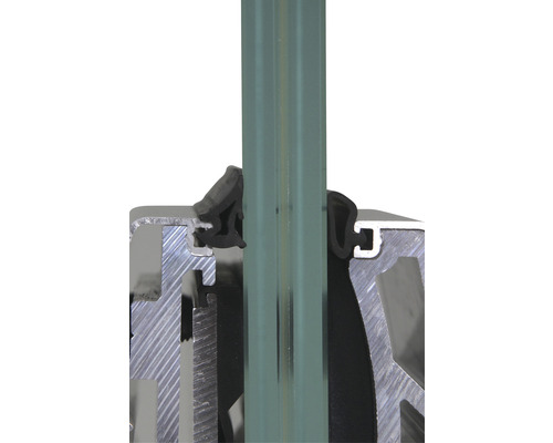 Vue détaillée d''un profilé de fenêtre avec verre et joint