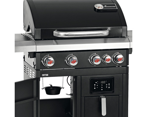 Detailansicht des Gasgrills mit Bedienfeld, Temperaturreglern und offener Tür